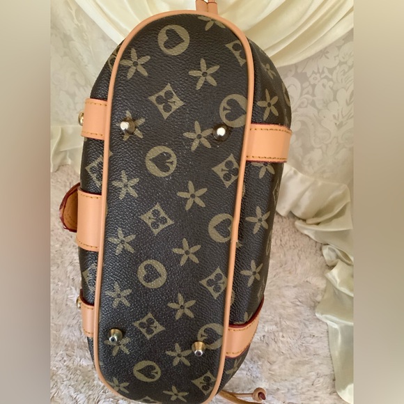 LANY - Picture 6 of 6